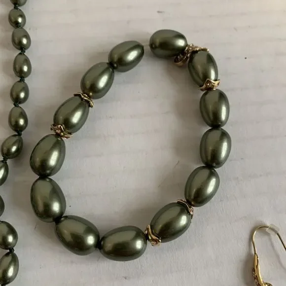 Monet Pearl Necklace Bracelet Dangle Earring Set Sage Green Gold 4 Pc Set - Picture 4 of 10